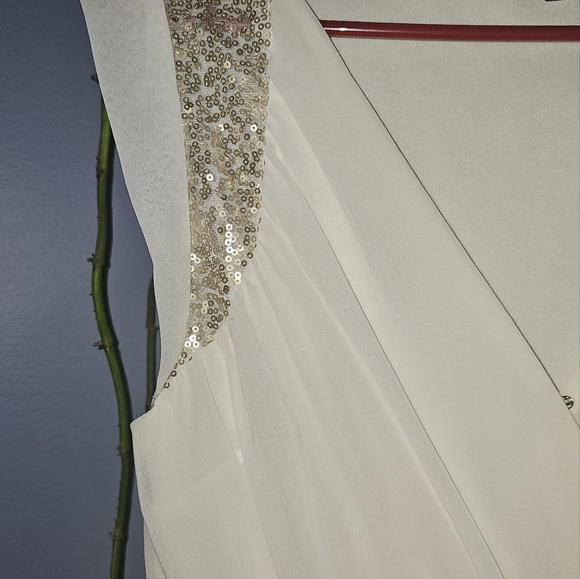 3/20.00. Classy white romper with sequins. - Picture 3 of 10